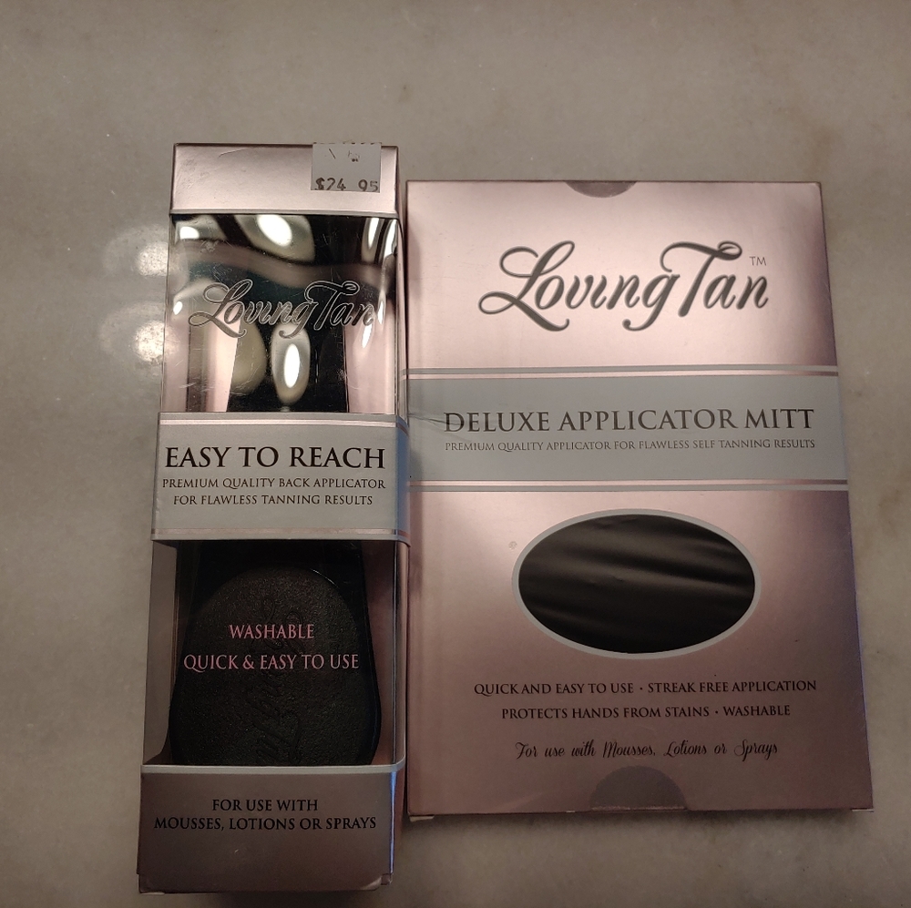 *SOLD*         Loving tan mitt and back applicator